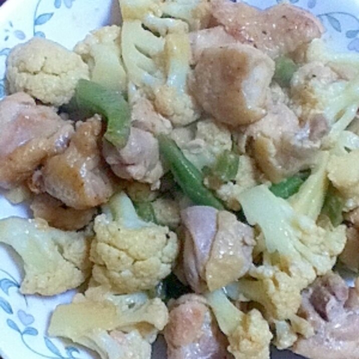 カリフラワーと鶏肉の味噌マヨめんつゆ炒め
